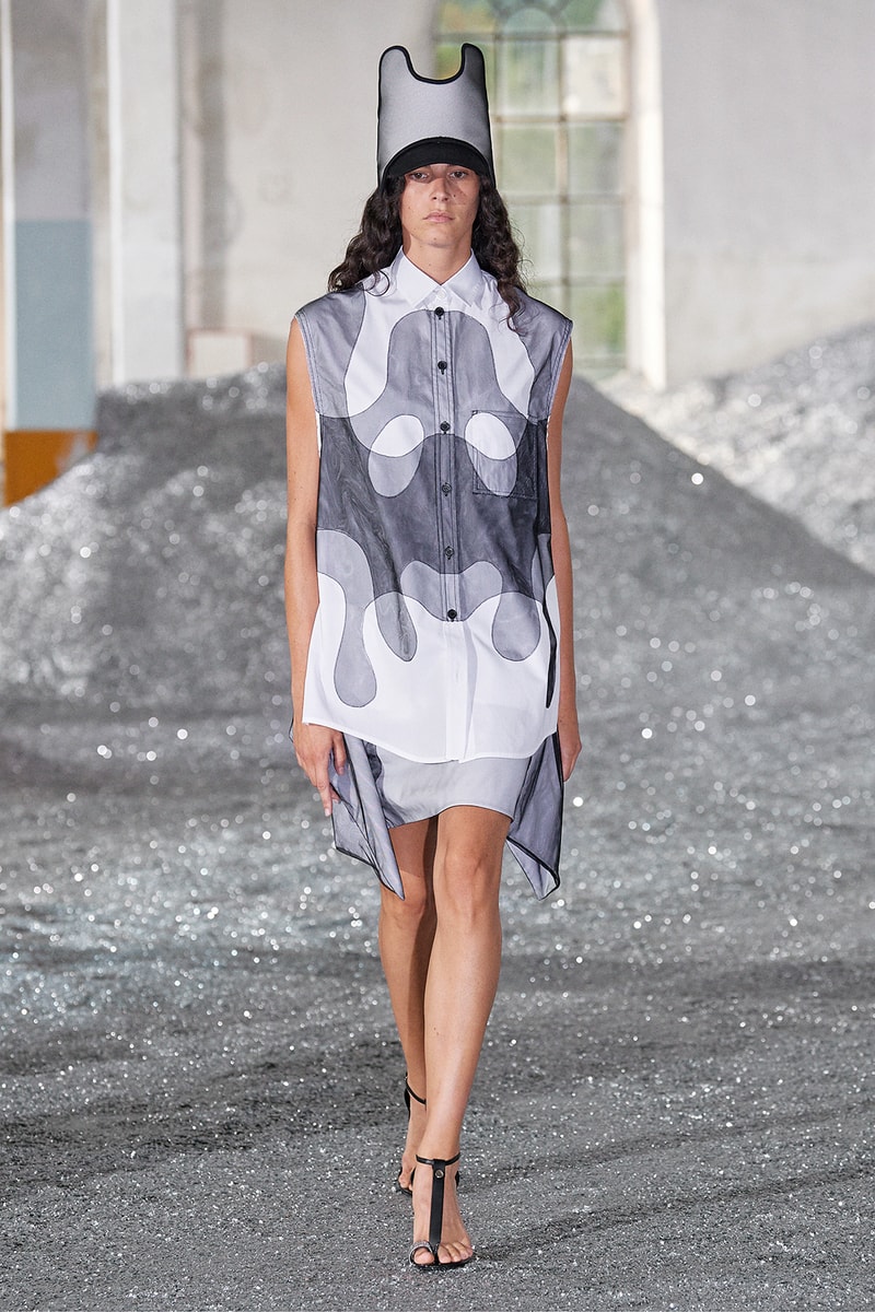 Burberry SS22 Womenswear Collection Runway Show Riccardo Tisci