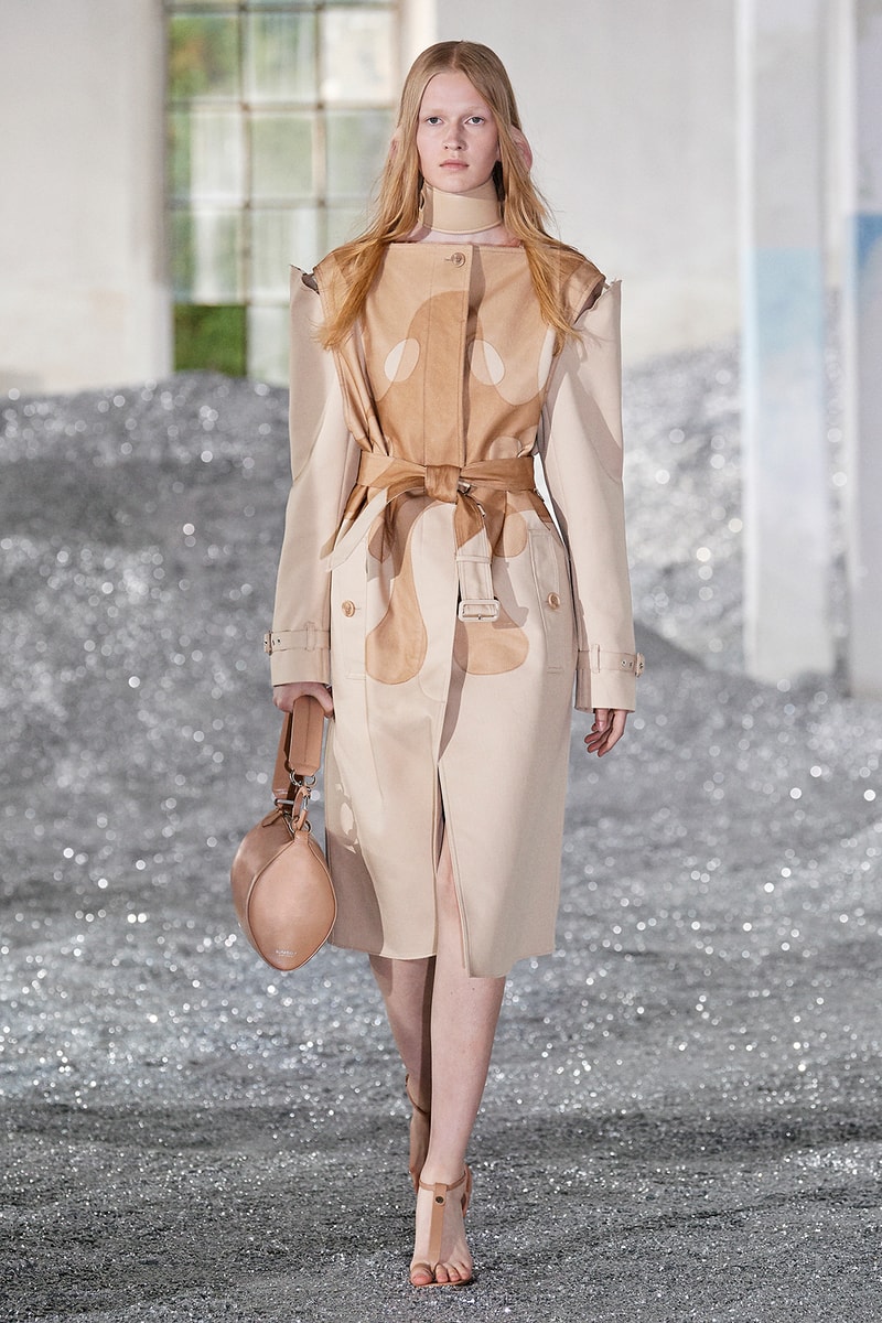 Burberry SS22 Womenswear Collection Runway Show Riccardo Tisci