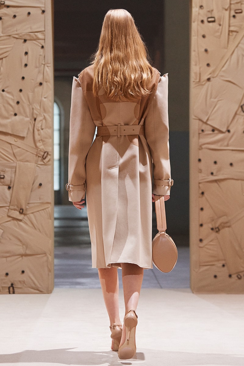 Burberry SS22 Womenswear Collection Runway Show Riccardo Tisci
