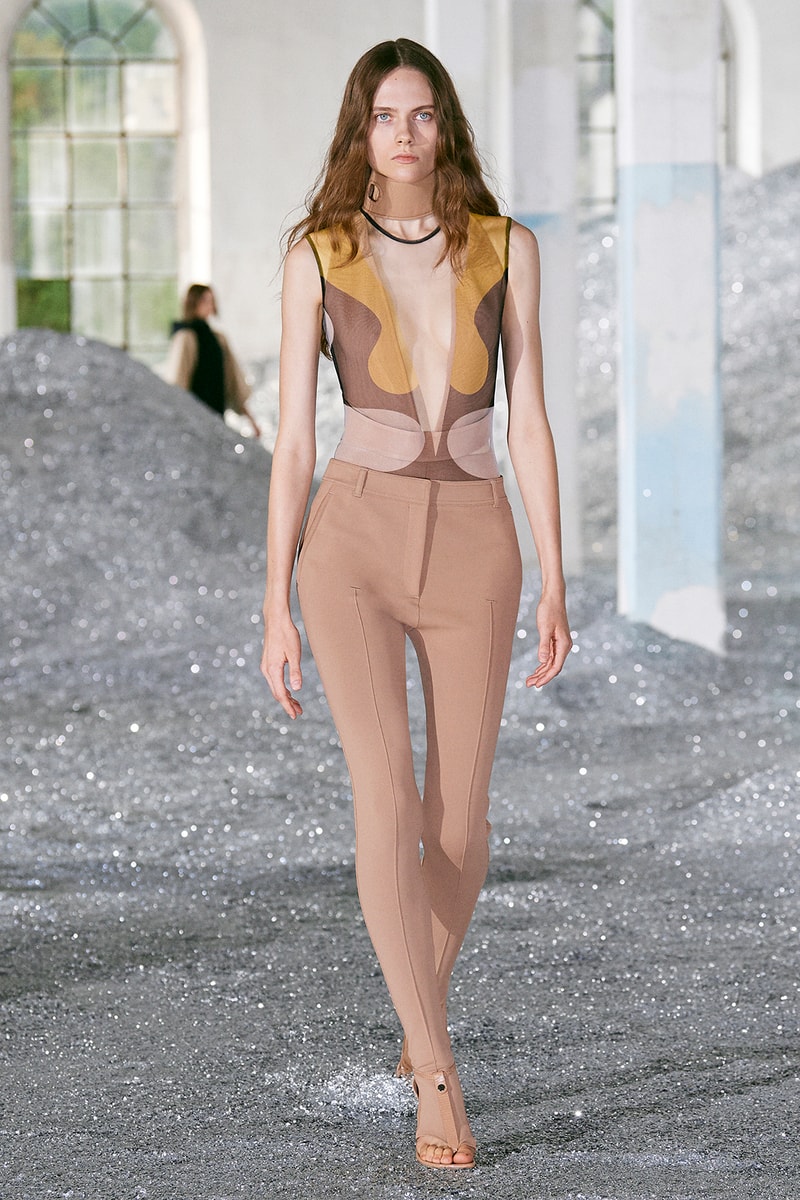 Burberry SS22 Womenswear Collection Runway Show Riccardo Tisci
