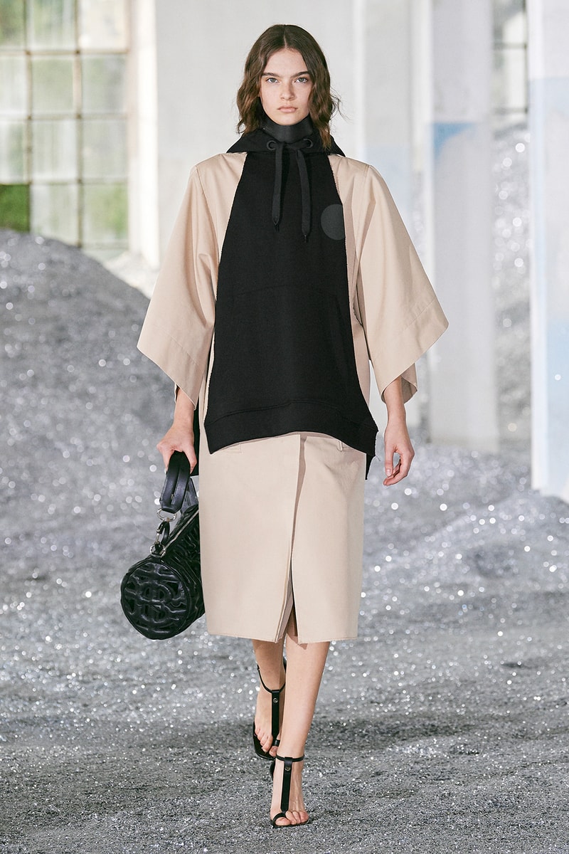 Burberry SS22 Womenswear Collection Runway Show Riccardo Tisci