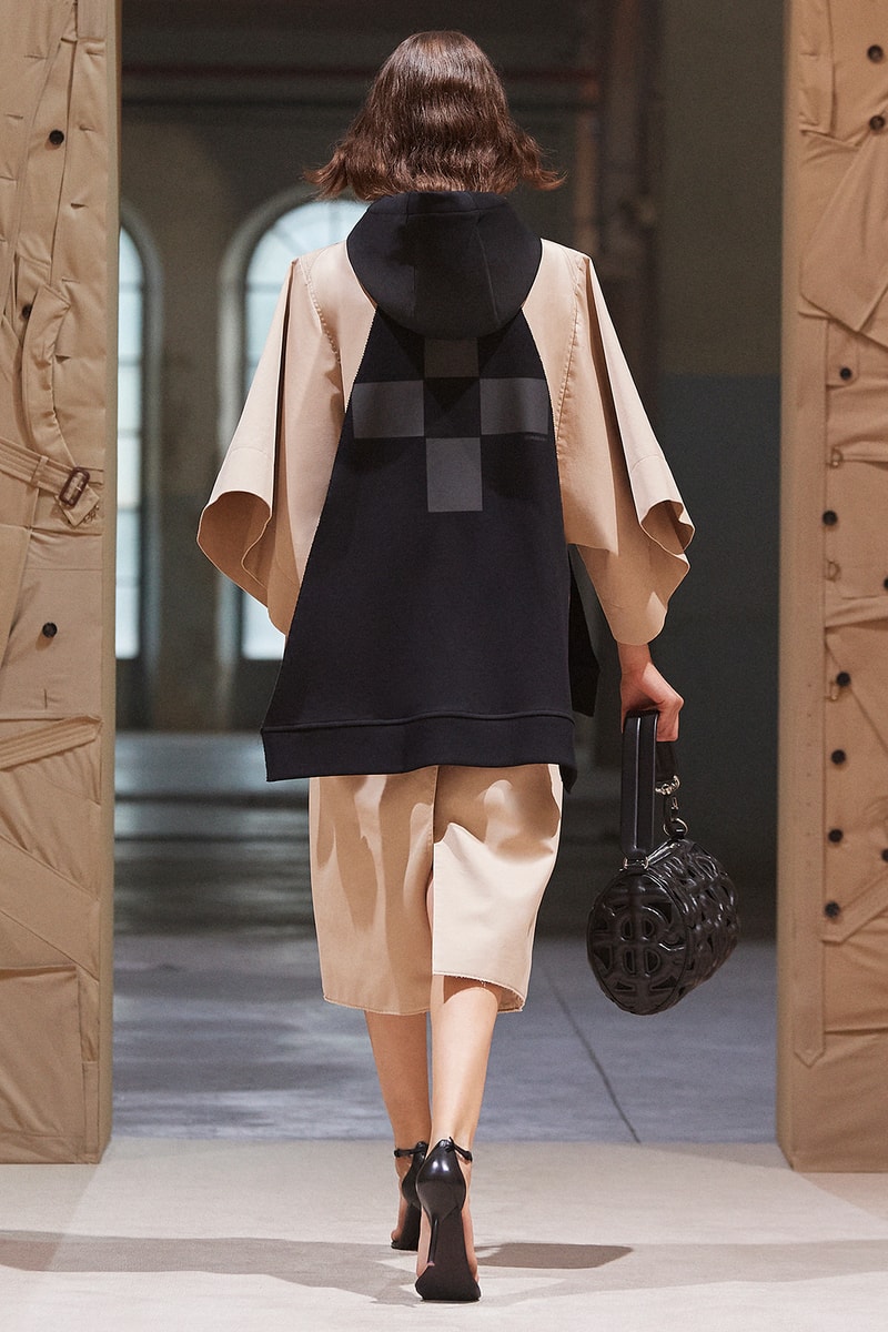 Burberry SS22 Womenswear Collection Runway Show Riccardo Tisci