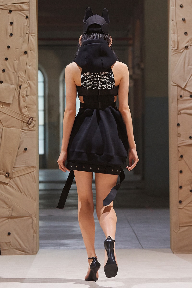 Burberry SS22 Womenswear Collection Runway Show Riccardo Tisci