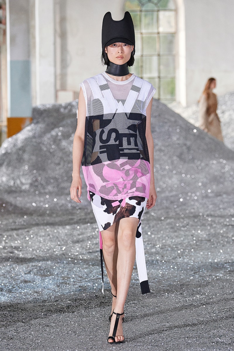 Burberry SS22 Womenswear Collection Runway Show Riccardo Tisci
