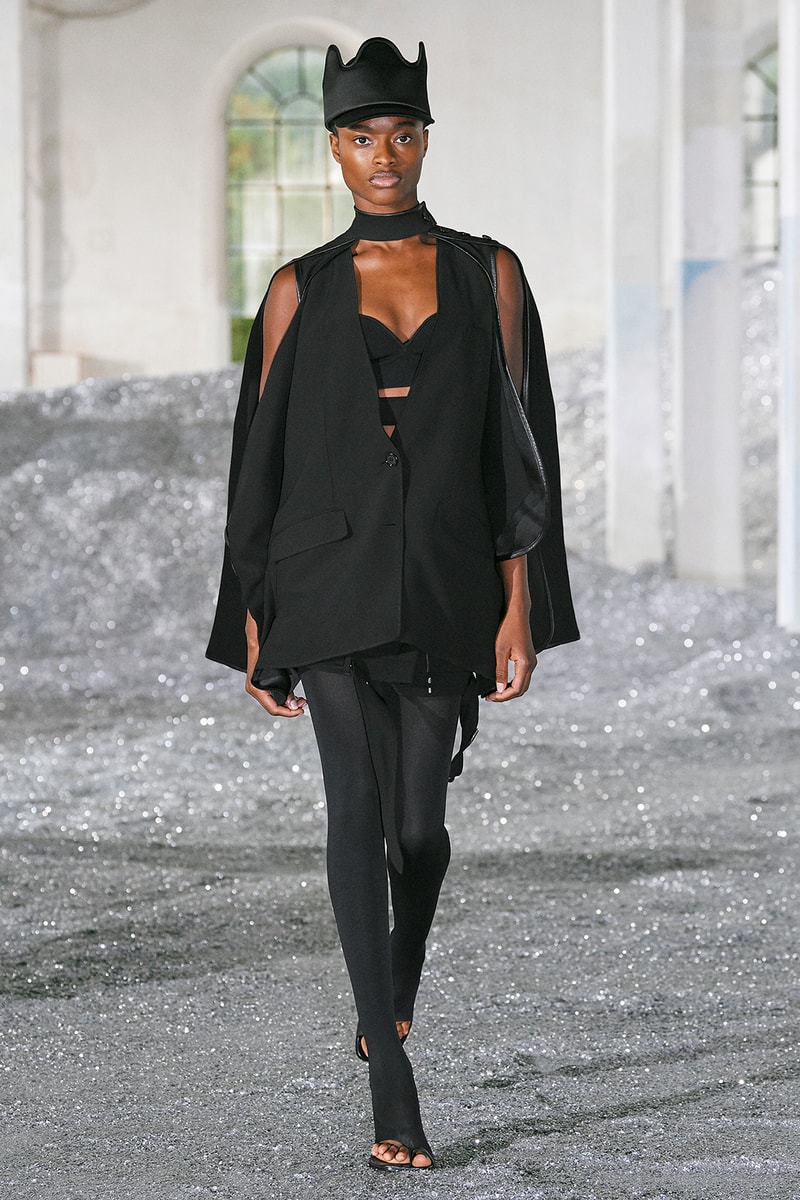 Burberry SS22 Womenswear Collection Runway Show Riccardo Tisci