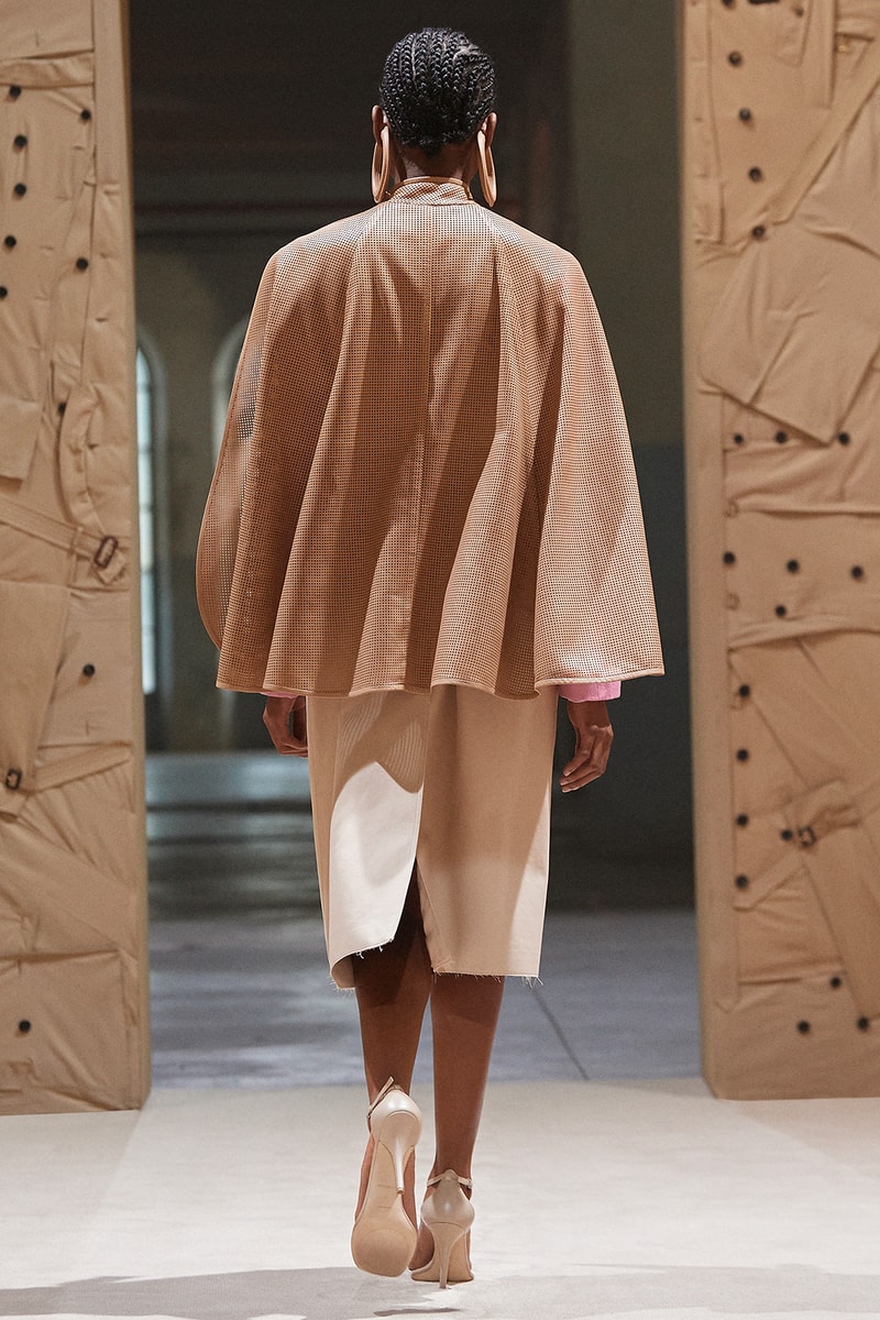 Burberry SS22 Womenswear Collection Runway Show Riccardo Tisci