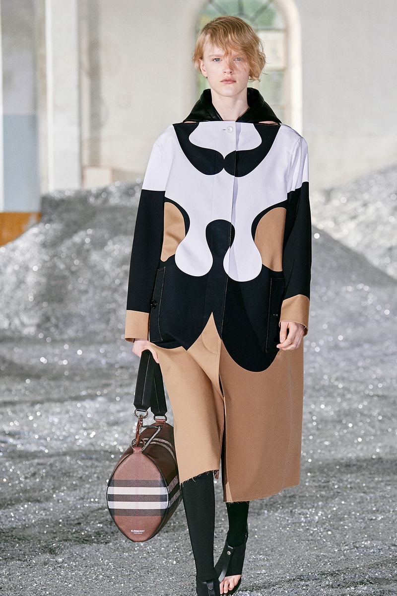 Burberry SS22 Womenswear Collection Runway Show Riccardo Tisci