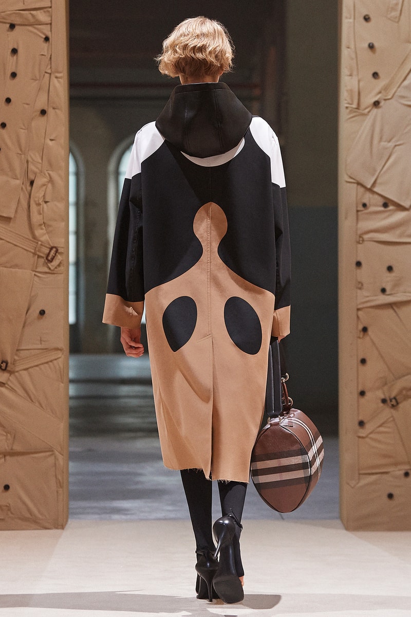 Burberry SS22 Womenswear Collection Runway Show Riccardo Tisci