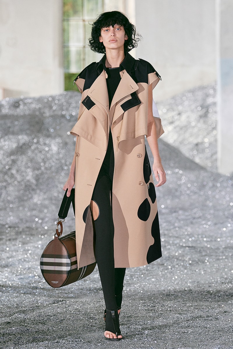 Burberry SS22 Womenswear Collection Runway Show Riccardo Tisci