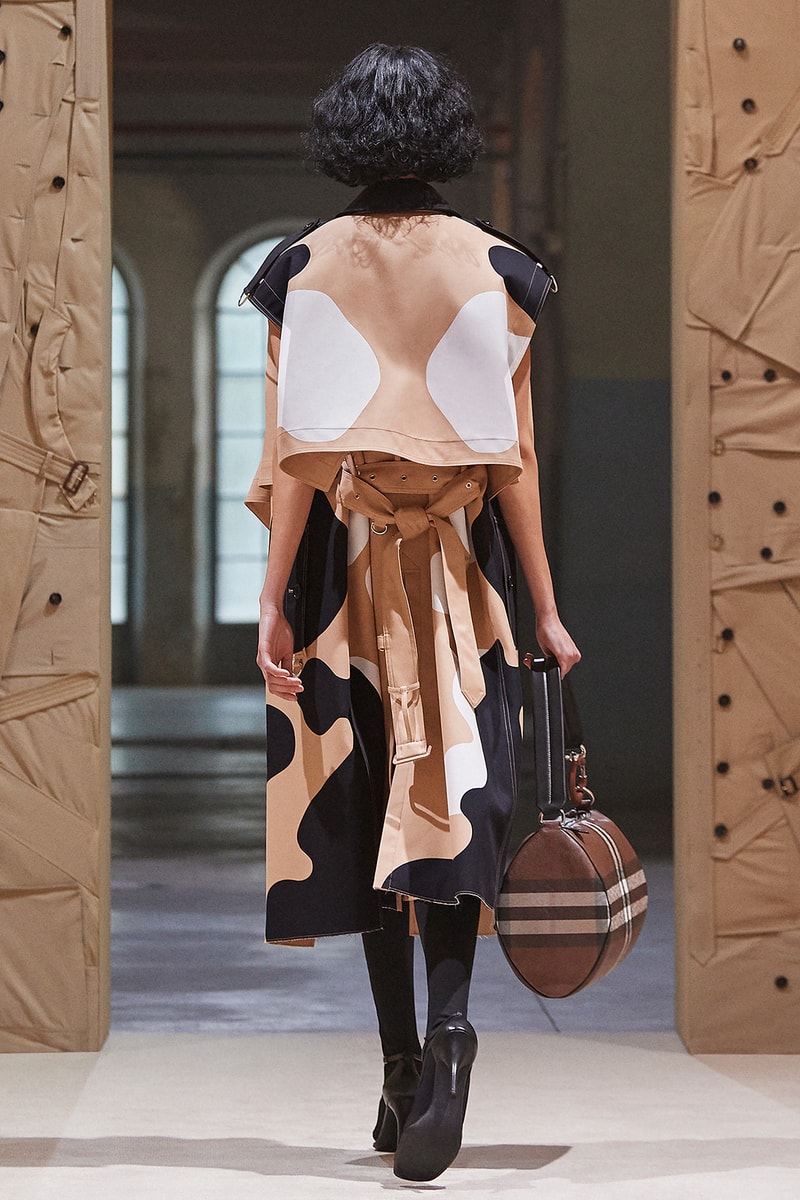 Burberry SS22 Womenswear Collection Runway Show Riccardo Tisci