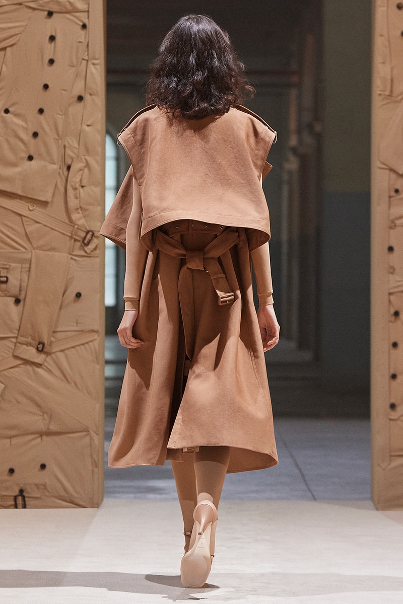Burberry SS22 Womenswear Collection Runway Show Riccardo Tisci