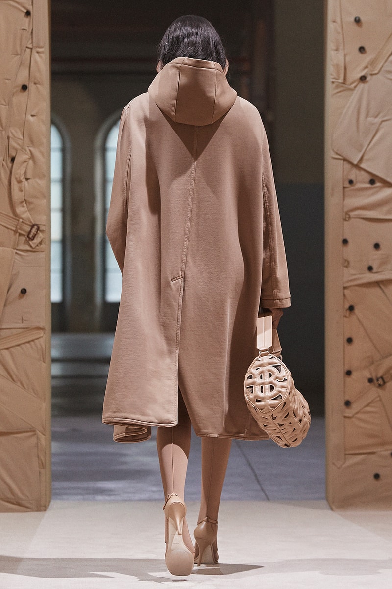 Burberry SS22 Womenswear Collection Runway Show Riccardo Tisci