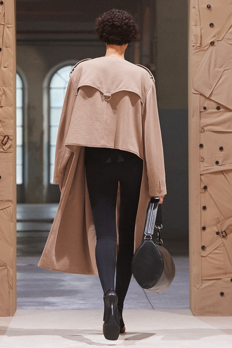 Burberry SS22 Womenswear Collection Runway Show Riccardo Tisci