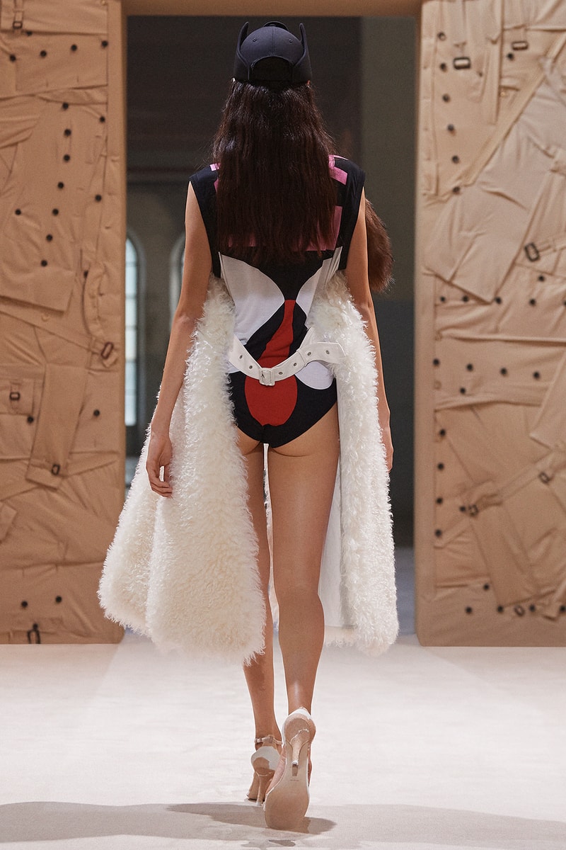 Burberry SS22 Womenswear Collection Runway Show Riccardo Tisci
