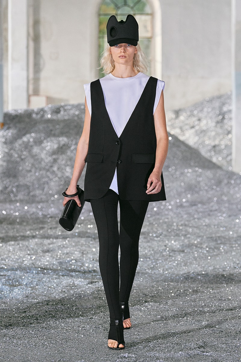 Burberry SS22 Womenswear Collection Runway Show Riccardo Tisci