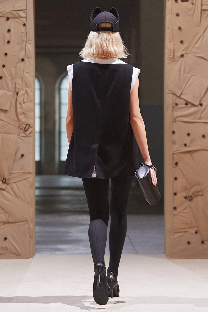 Burberry SS22 Womenswear Collection Runway Show Riccardo Tisci
