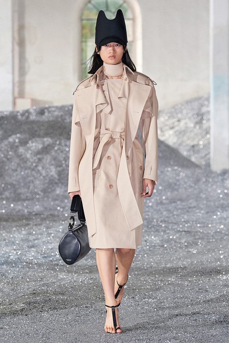 Burberry SS22 Womenswear Collection Runway Show Riccardo Tisci