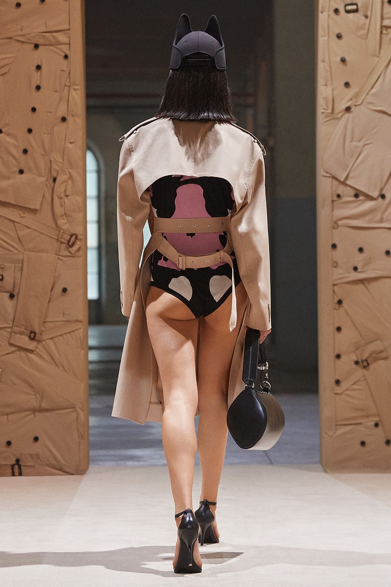 Burberry SS22 Womenswear Collection Runway Show Riccardo Tisci