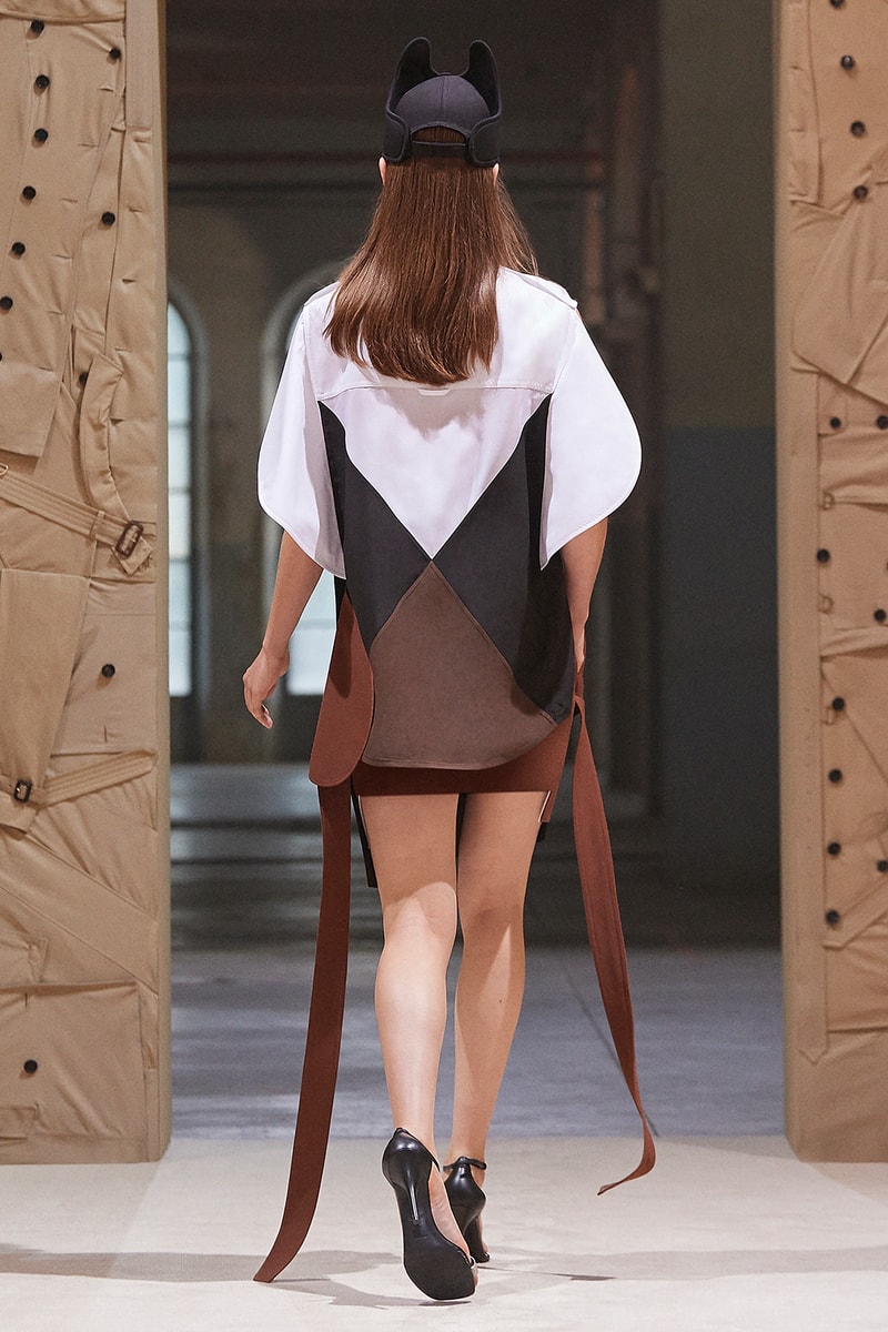 Burberry SS22 Womenswear Collection Runway Show Riccardo Tisci