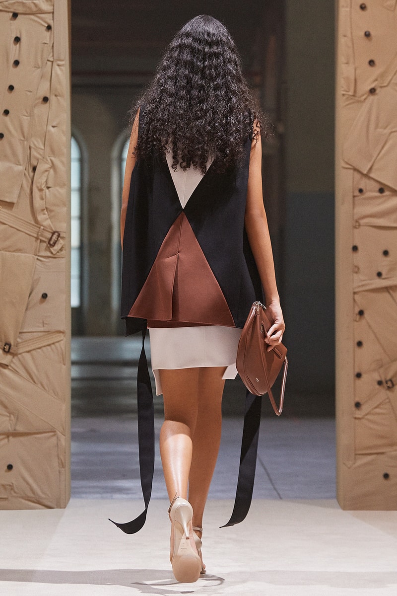 Burberry SS22 Womenswear Collection Runway Show Riccardo Tisci