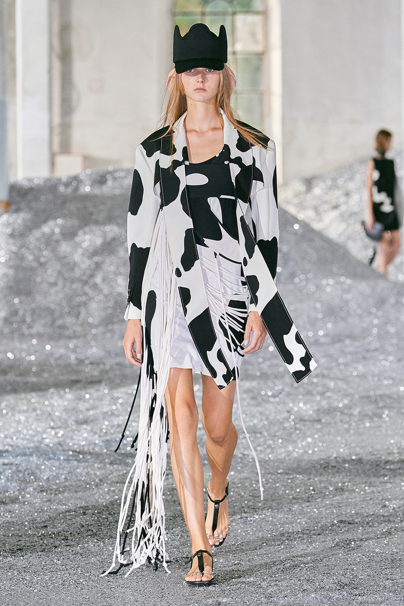 Burberry SS22 Womenswear Collection Runway Show Riccardo Tisci