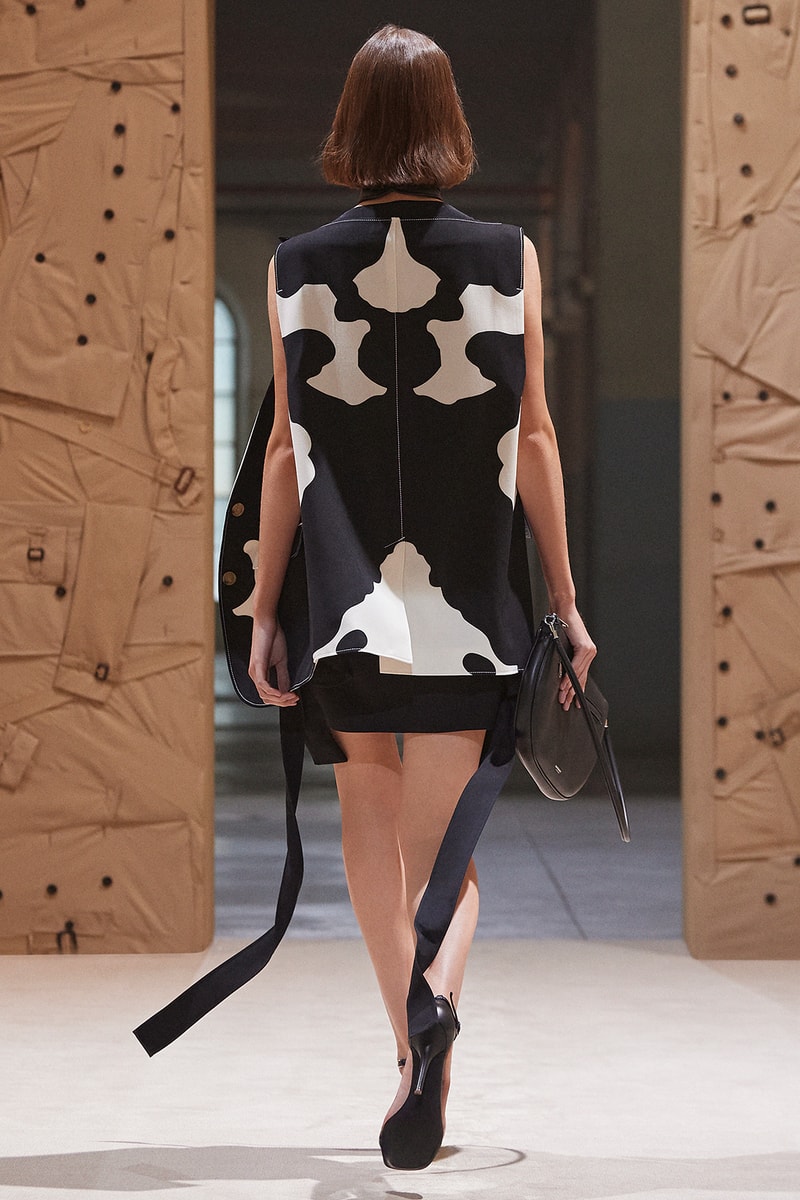 Burberry SS22 Womenswear Collection Runway Show Riccardo Tisci