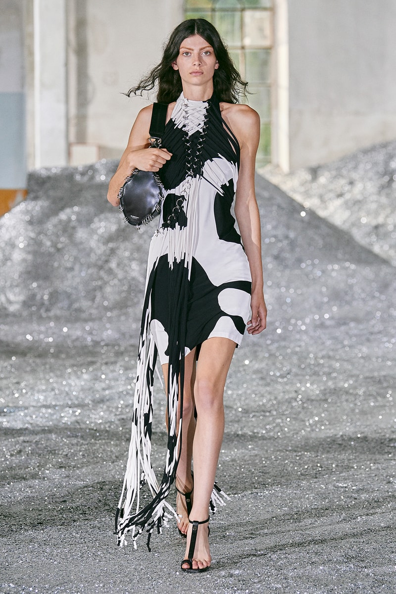 Burberry SS22 Womenswear Collection Runway Show Riccardo Tisci