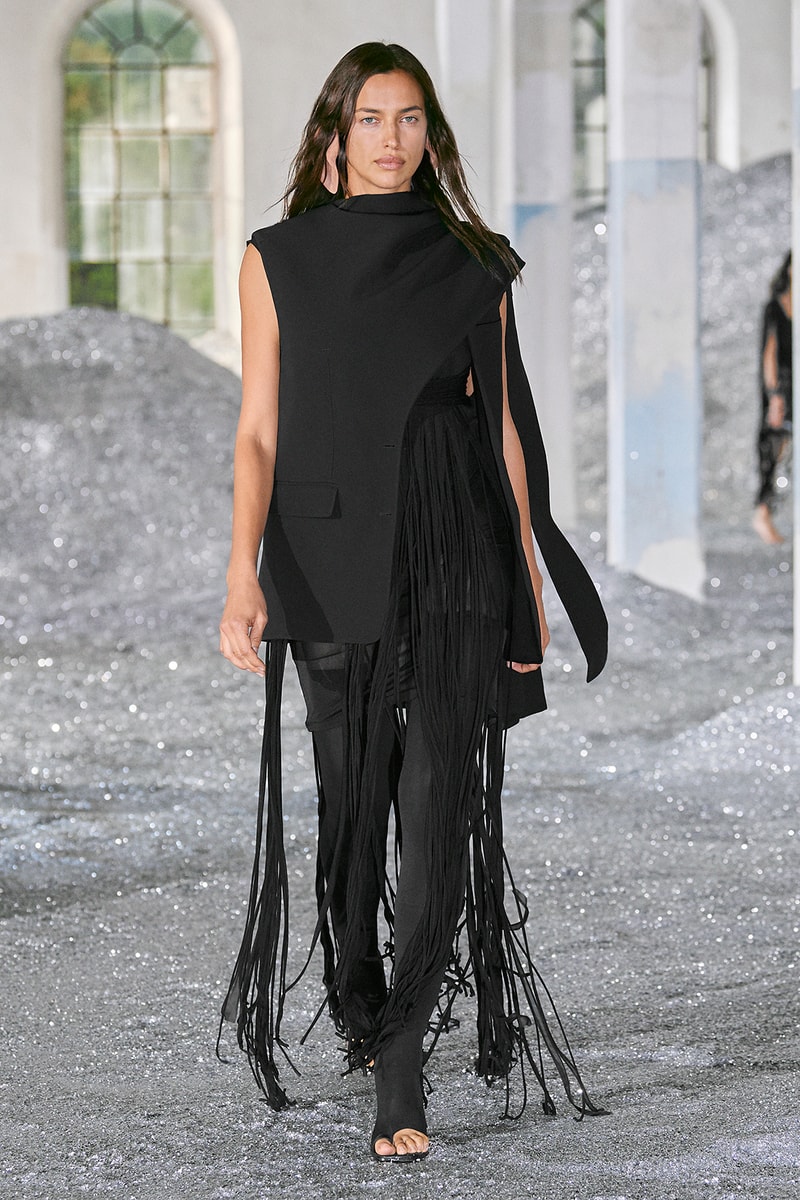 Burberry SS22 Womenswear Collection Runway Show Riccardo Tisci