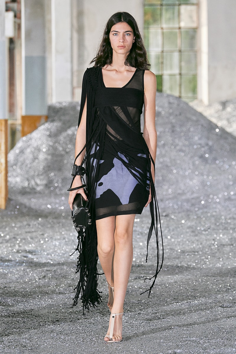 Burberry SS22 Womenswear Collection Runway Show Riccardo Tisci