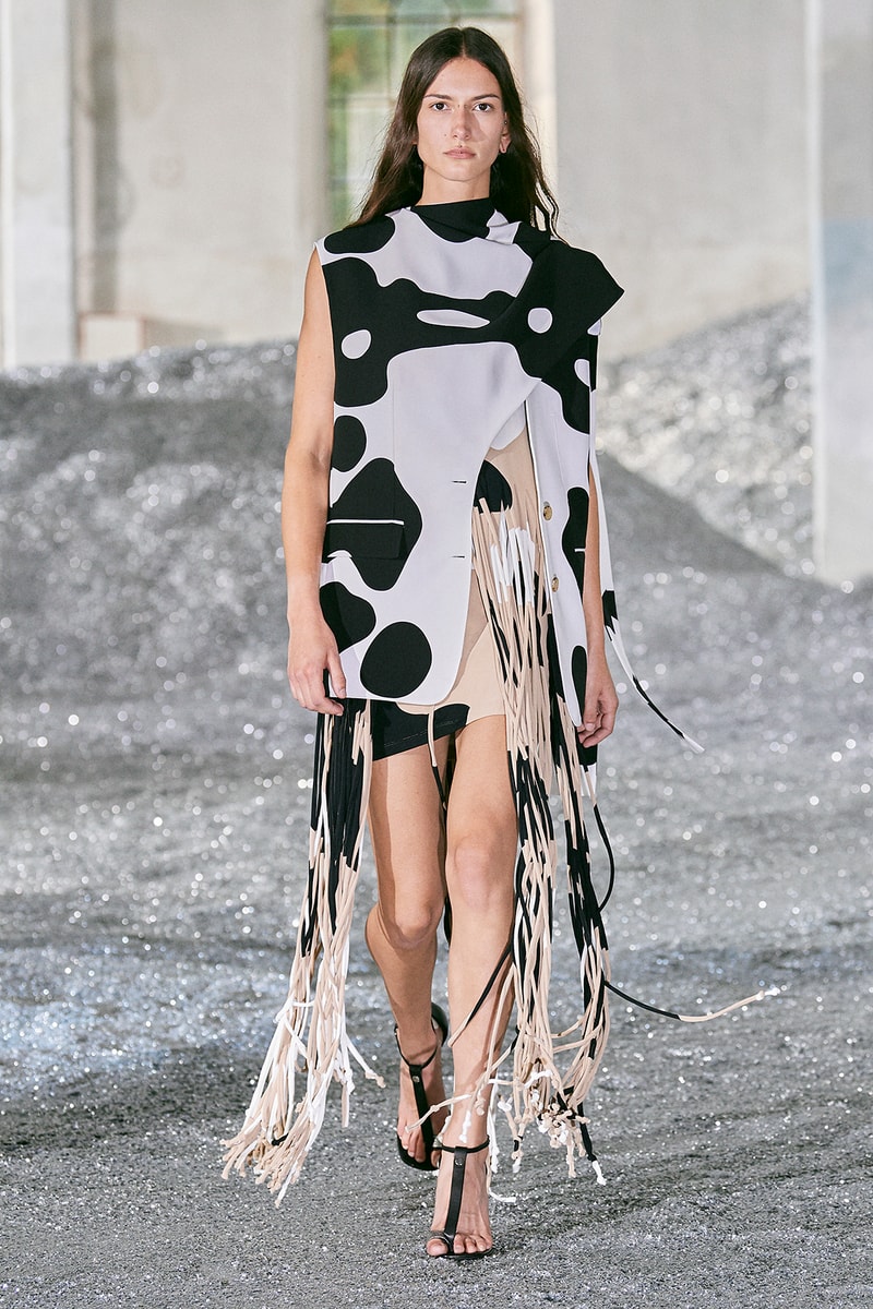 Burberry SS22 Womenswear Collection Runway Show Riccardo Tisci