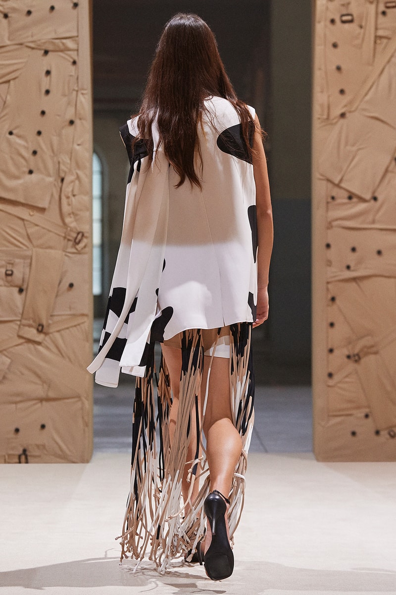 Burberry SS22 Womenswear Collection Runway Show Riccardo Tisci