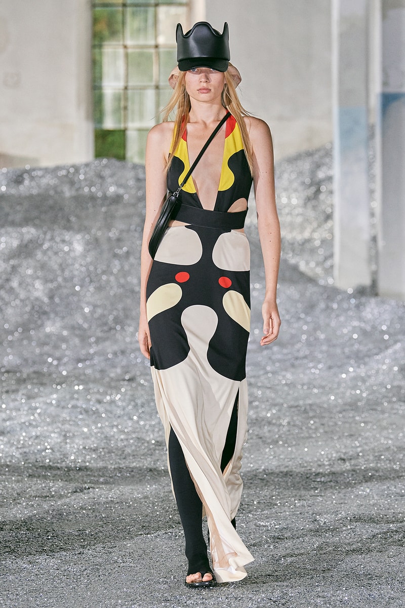 Burberry SS22 Womenswear Collection Runway Show Riccardo Tisci
