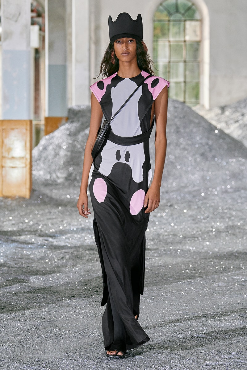 Burberry SS22 Womenswear Collection Runway Show Riccardo Tisci