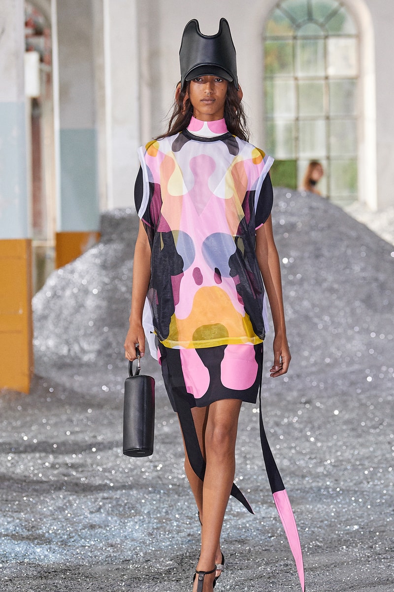 Burberry SS22 Womenswear Collection Runway Show Riccardo Tisci