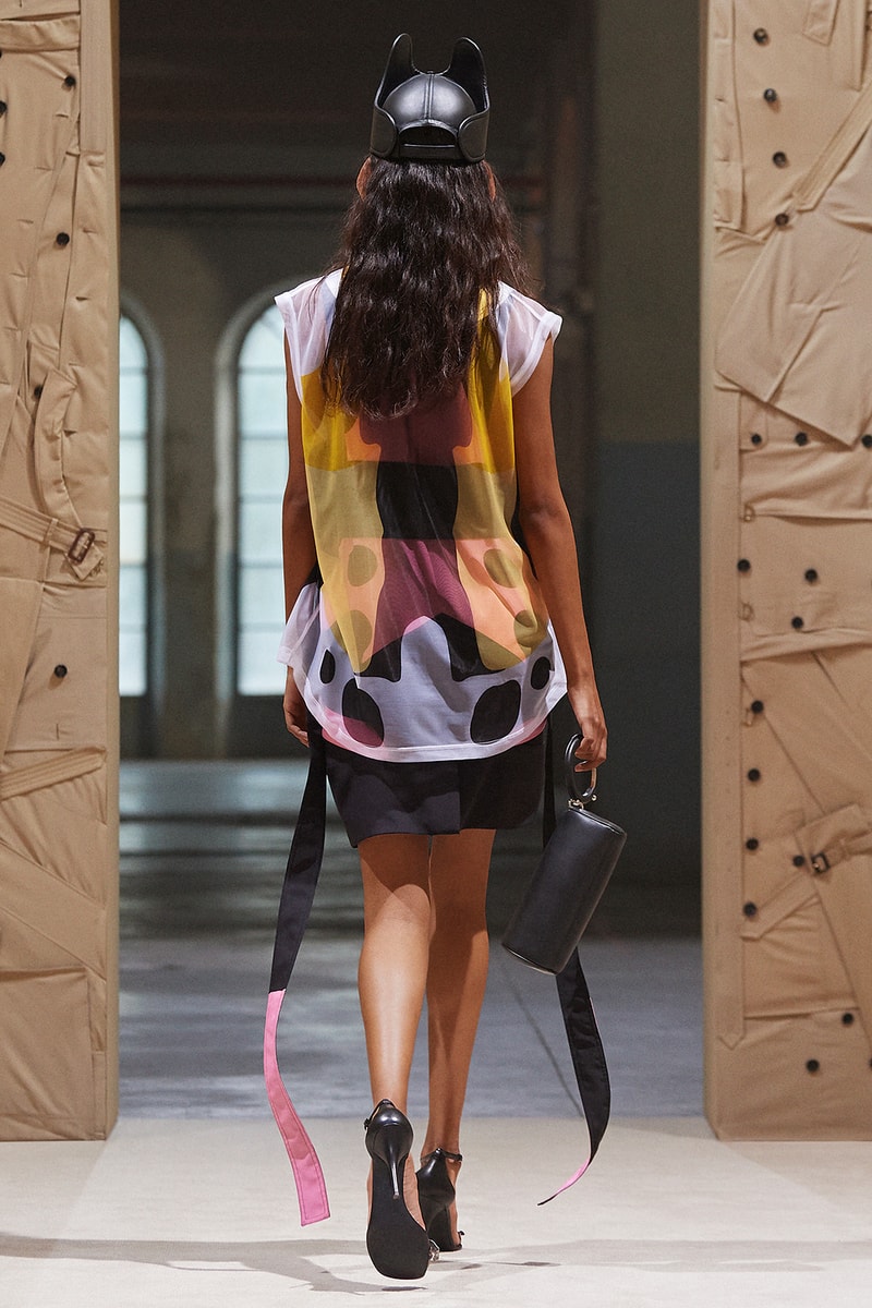 Burberry SS22 Womenswear Collection Runway Show Riccardo Tisci