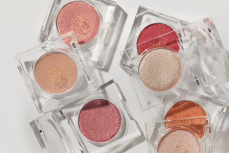 Achieve Dewy Looks With EM Cosmetics' Cosmic Pearl Eyeshadow