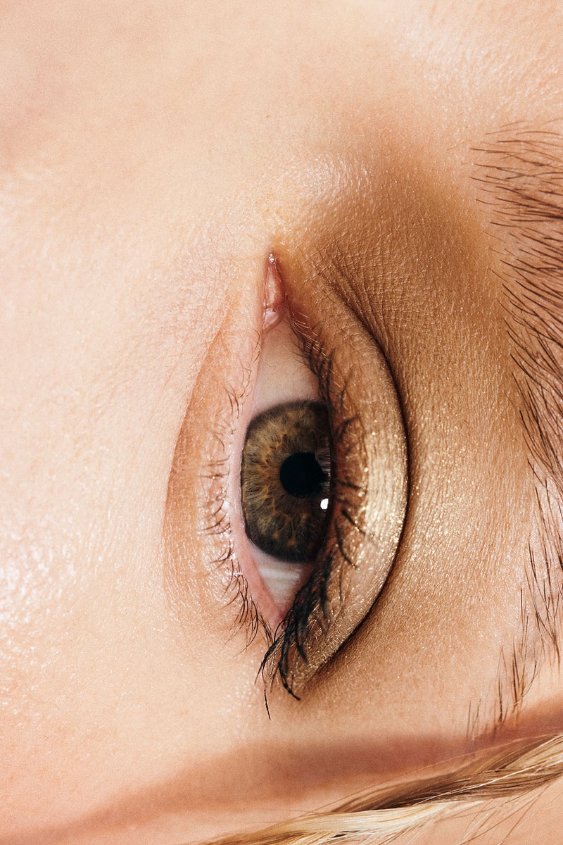 Glossier Monochromes Eyeshadow Makeup Face Eyes Closeup