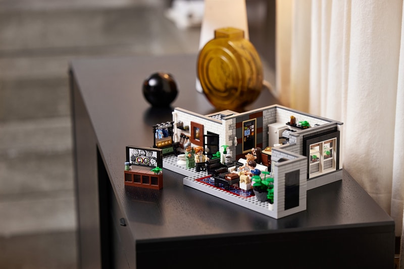 Netflix Queer Eye The Fab 5 Loft LEGO Set Toys Antoni Porowski Tan France Karamo Brown Bobby Berk Jonathan Van Ness