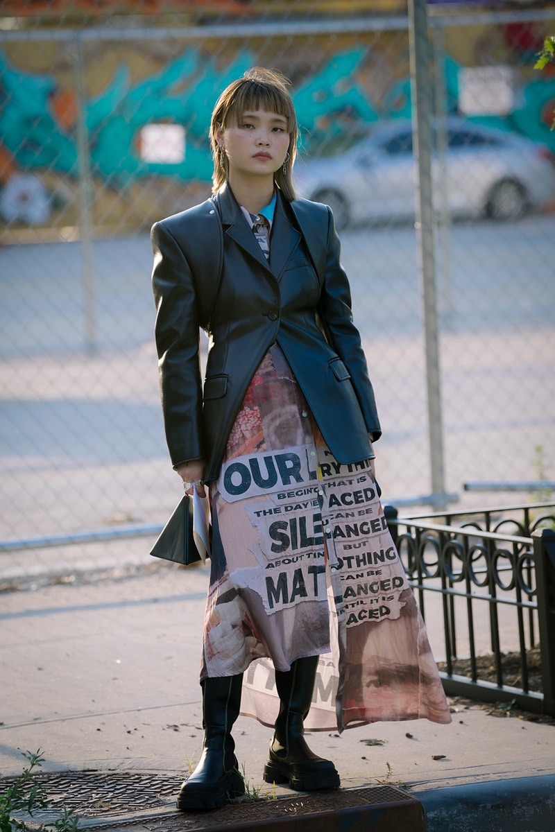 Outfit Black Leather Blazer Graphic Skirt New York Fashion Week SS22 Best Street Style Trends Spring Summer 2022 Influencer