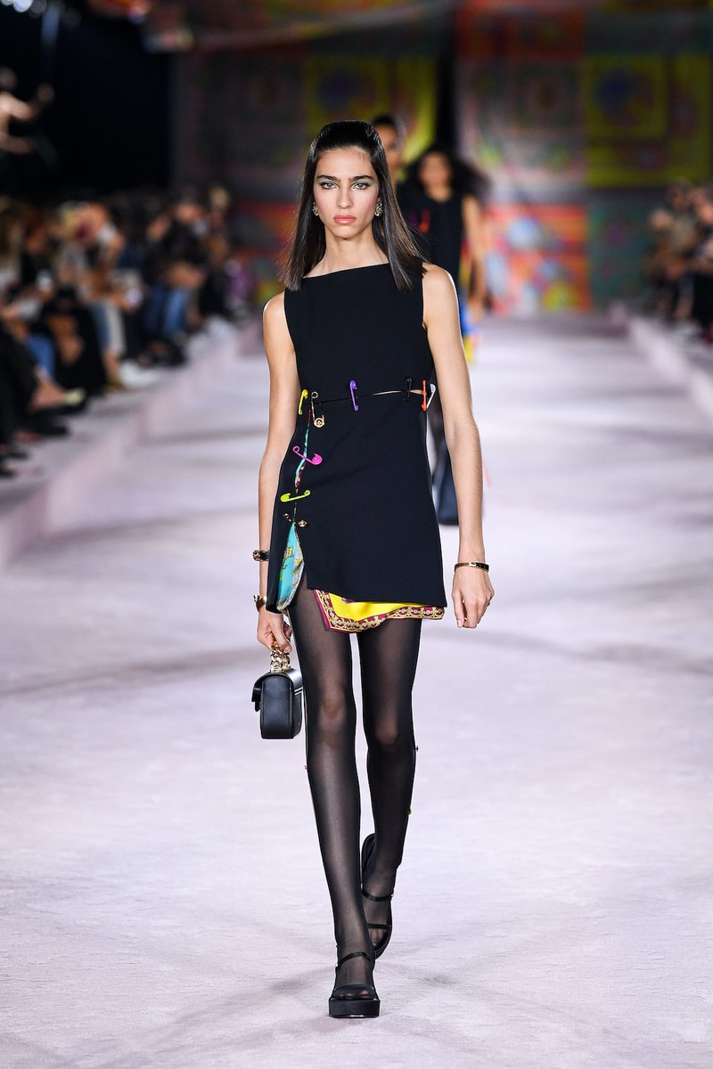 Versace SS22 Spring Summer 2022 Milan Fashion Week Runway Gigi Hadid Dua Lipa