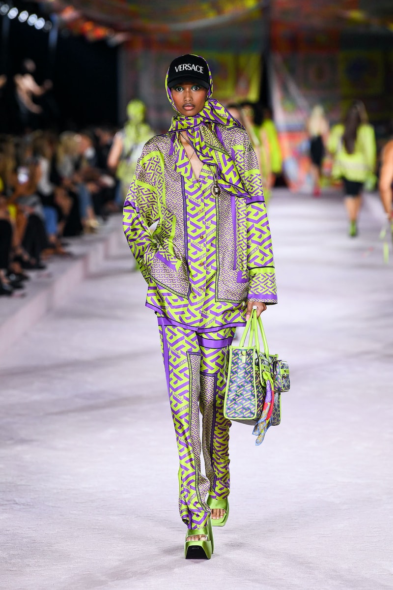 Versace SS22 Spring Summer 2022 Milan Fashion Week Runway Gigi Hadid Dua Lipa
