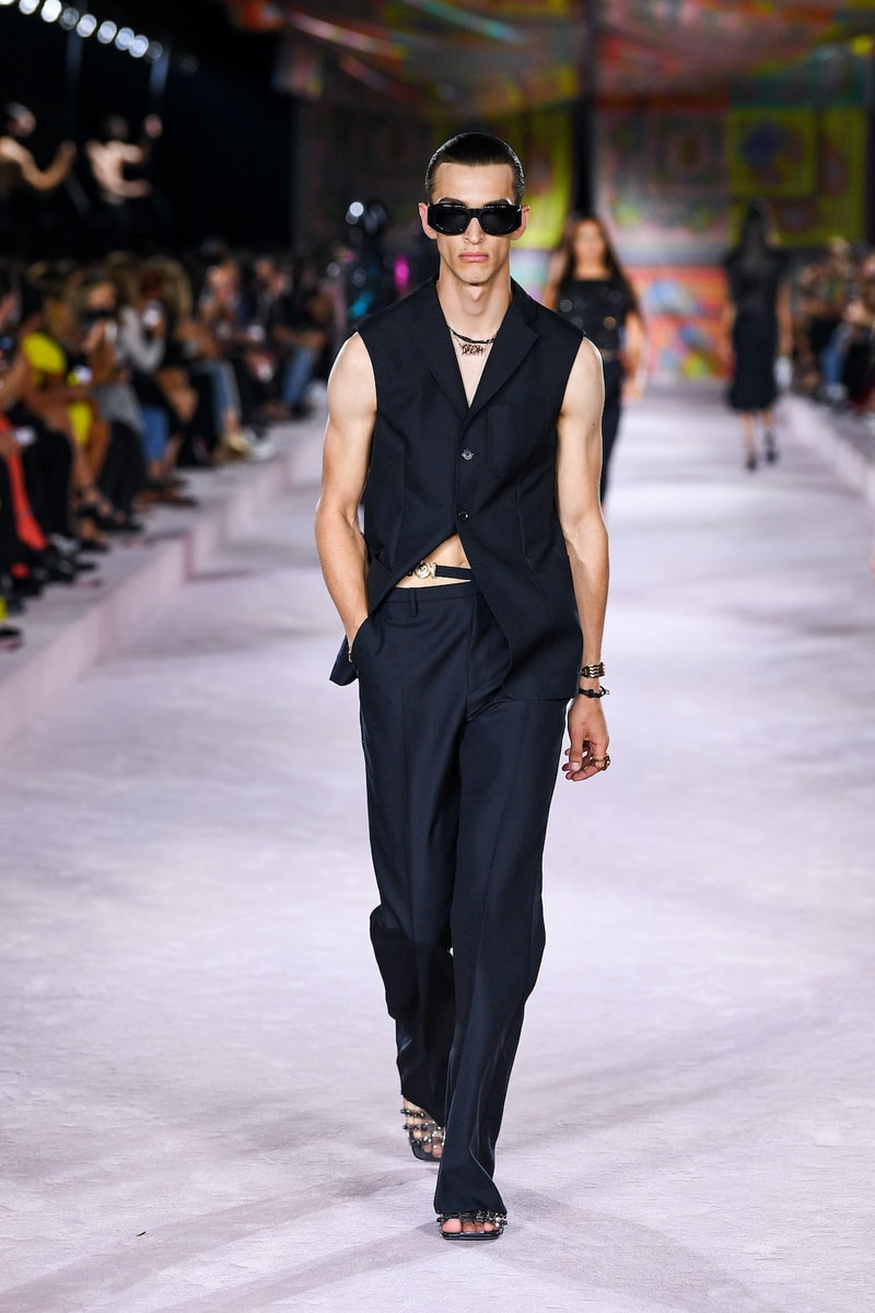 Versace SS22 Spring Summer 2022 Milan Fashion Week Runway Gigi Hadid Dua Lipa