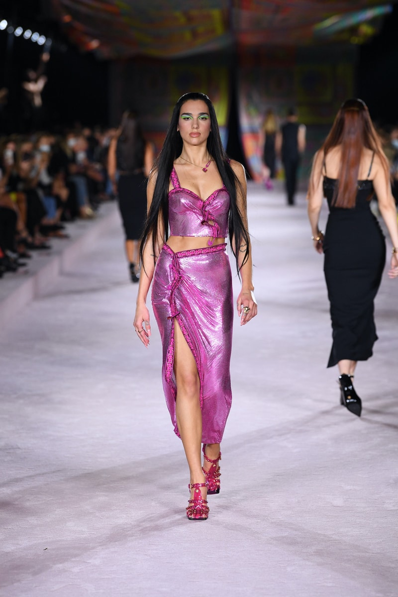 Versace SS22 Spring Summer 2022 Milan Fashion Week Runway Gigi Hadid Dua Lipa