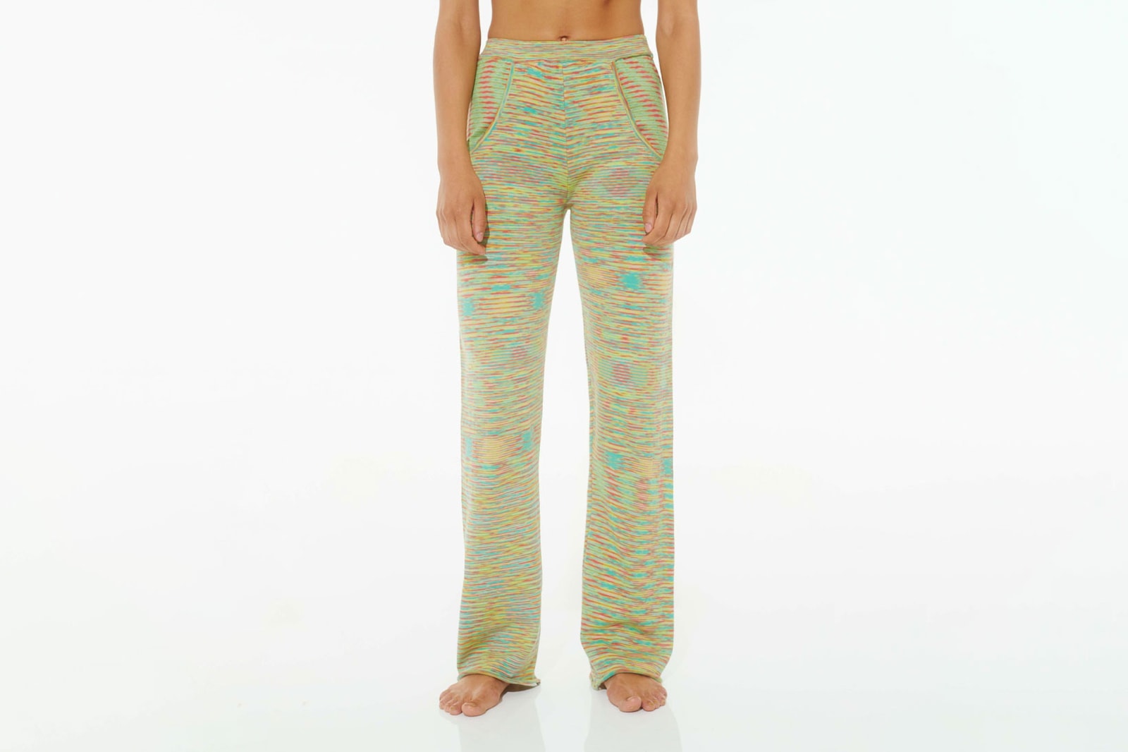 Zoë Kravitz outfits Street Style actor celebrity brown shirt sunglasses