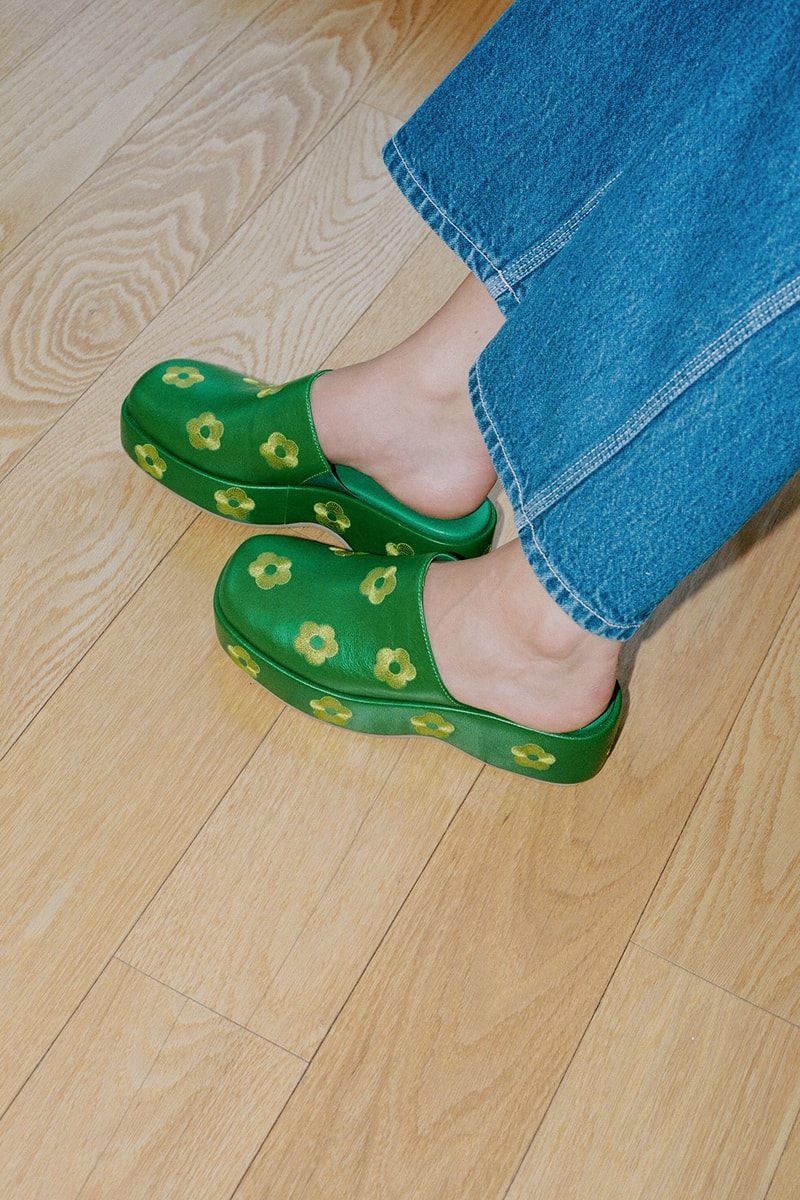Lisa Says Gah Dakota Clogs Fall Winter Floral Embroidery Green Yellow Jeans
