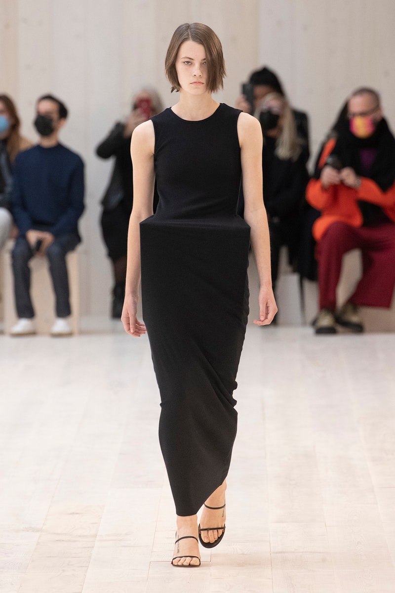 Loewe Spring Summer 2022 SS22 Collection Runway Paris Fashion Week Jonathan Anderson