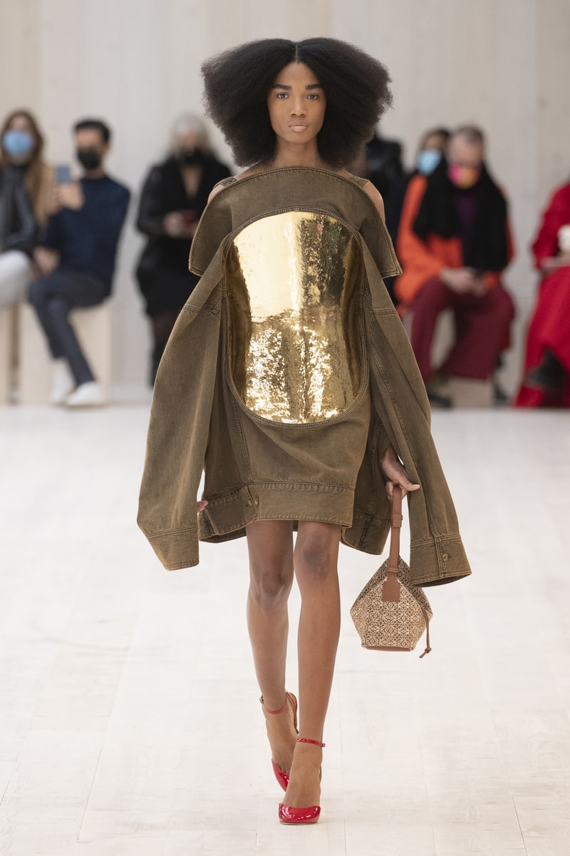 Loewe Spring Summer 2022 SS22 Collection Runway Paris Fashion Week Jonathan Anderson