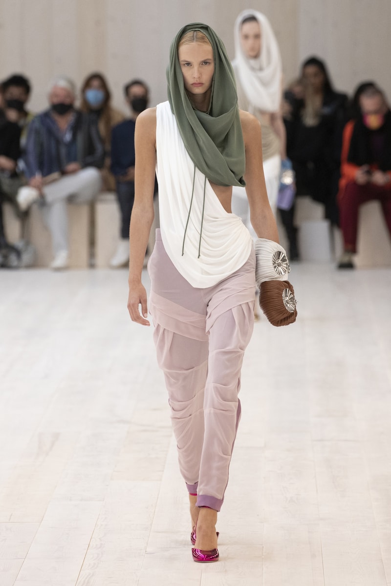 Loewe Spring Summer 2022 SS22 Collection Runway Paris Fashion Week Jonathan Anderson
