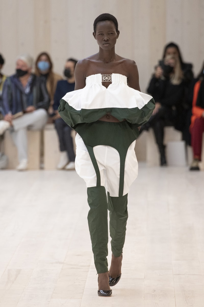 Loewe Spring Summer 2022 SS22 Collection Runway Paris Fashion Week Jonathan Anderson