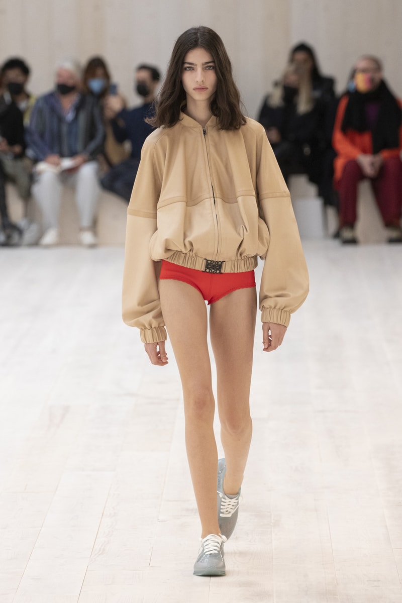 Loewe Spring Summer 2022 SS22 Collection Runway Paris Fashion Week Jonathan Anderson